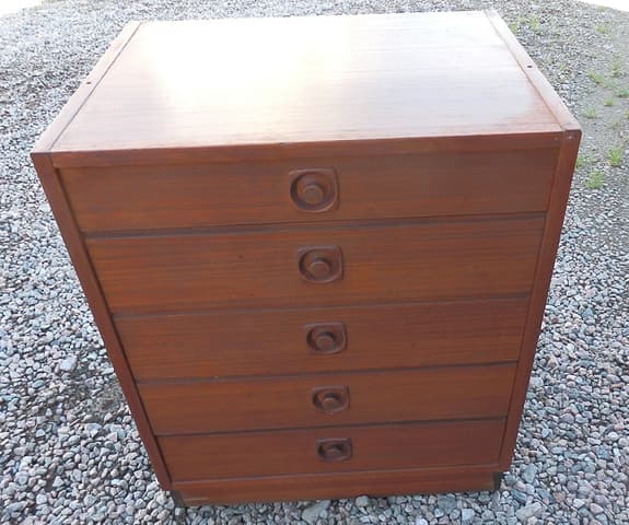 Byrå / hurts i teak med 5 lådor
