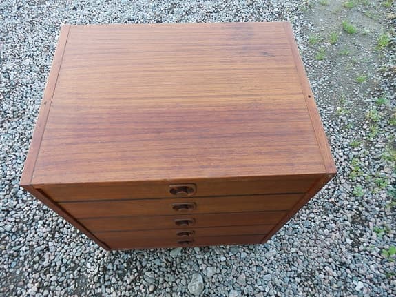 Byrå / hurts i teak med 5 lådor