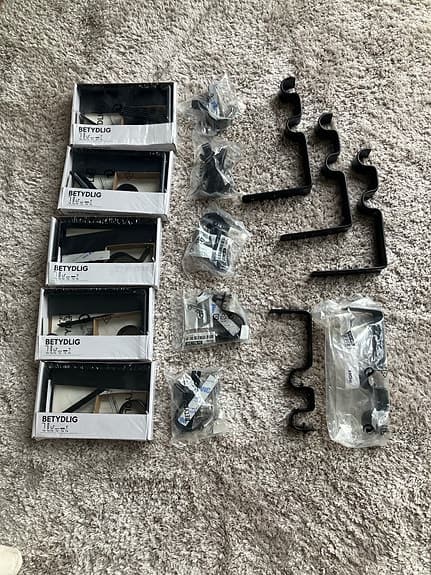 IKEA RÄCKA / BETYDLIG gardinstänger och beslag svart