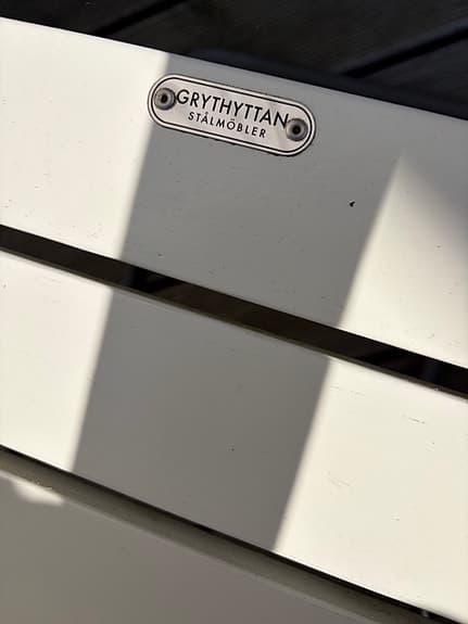 Grythyttan original utemöbler runt bord med 4 stolar vit/grön