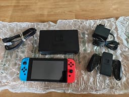Nintendo Switch spelkonsol neon röd/blå opatchad