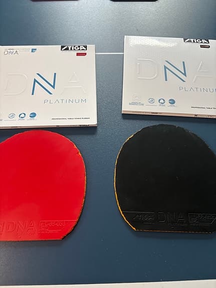 Stiga DNA Platinum bordtennisgummi röd och svart
