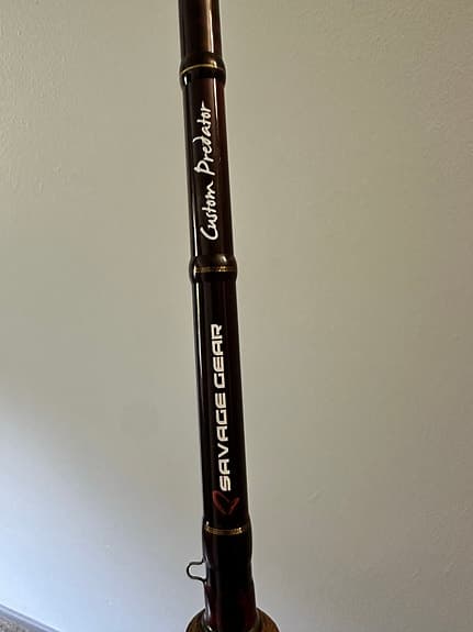 Savage Gear Custom Predator haspelspö med Daiwa BW 2500SH haspelrulle