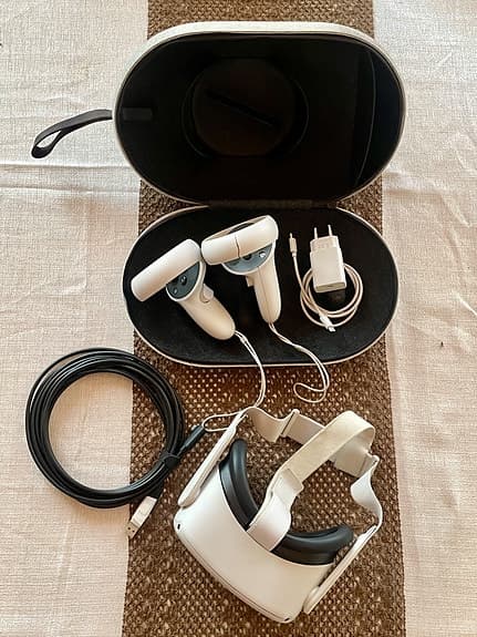 Meta Quest 2 VR-headset med handkontroller
