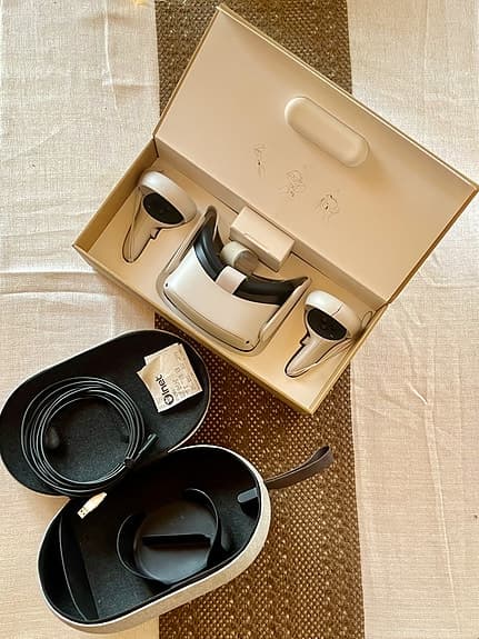Meta Quest 2 VR-headset med handkontroller