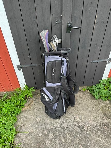 Golfbag med klubbor svart/grå