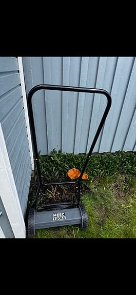 MEEC handgräsklippare och trädgårdsslang med sprutmunstycke