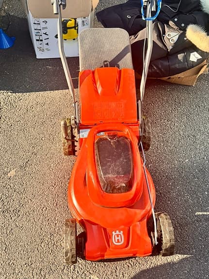 Husqvarna LC 137i batteridriven gräsklippare