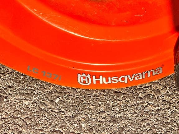 Husqvarna LC 137i batteridriven gräsklippare