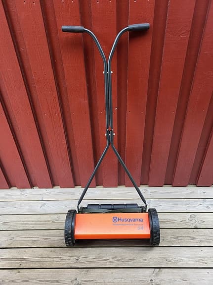Husqvarna handdriven gräsklippare orange