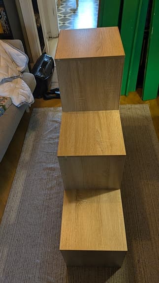 Hyllsystem i trä med kuber