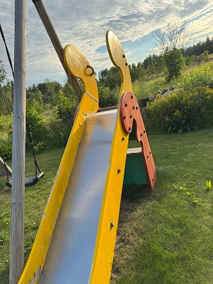 Gungställning med klättervägg och nät