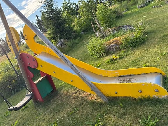 Gungställning med klättervägg och nät