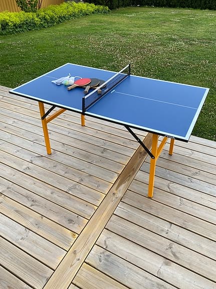Stiga pingisbord blått med nät och tillbehör, finns i Älvsjö