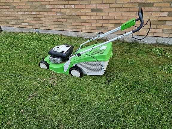 Viking MB 448 T gräsklippare med drivning.