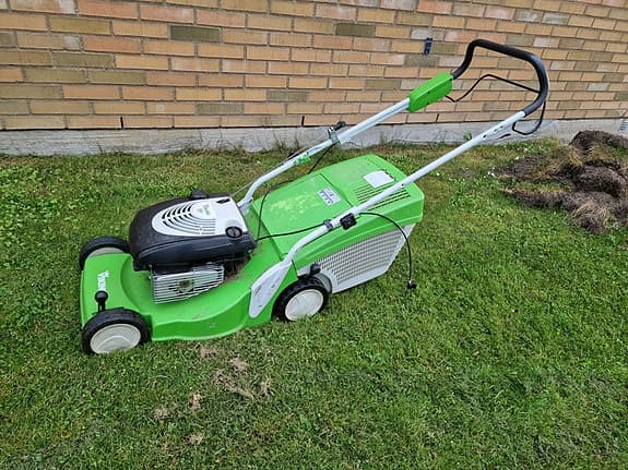 Viking MB 448 T gräsklippare med drivning.
