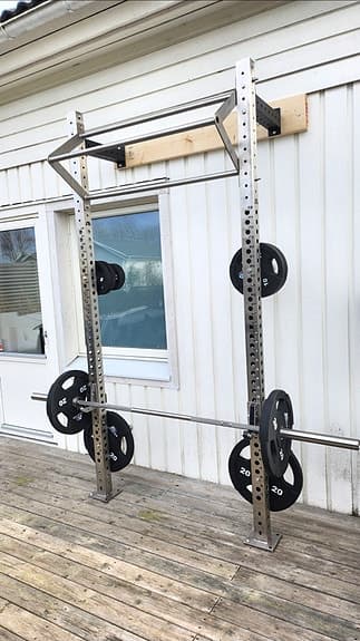 Atletica utomhus power rack  med vikter och skivstång