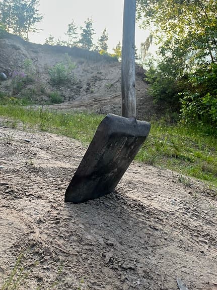Spade med träskaft