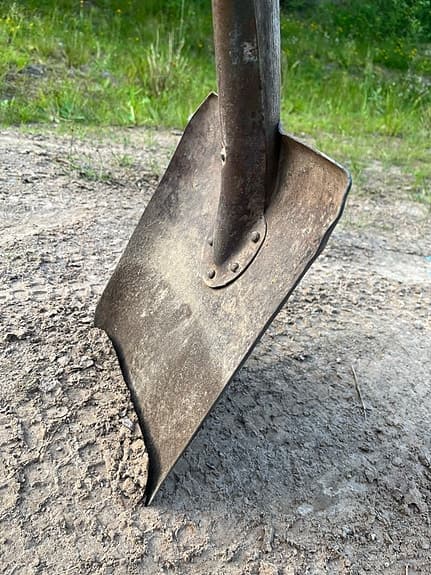 Spade med träskaft