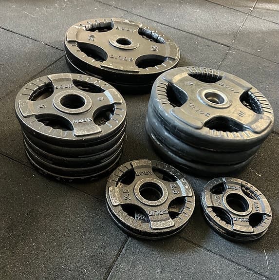 Komplett hemmagym - Ironmaster bänk, ställning & 102,5 kg vikter