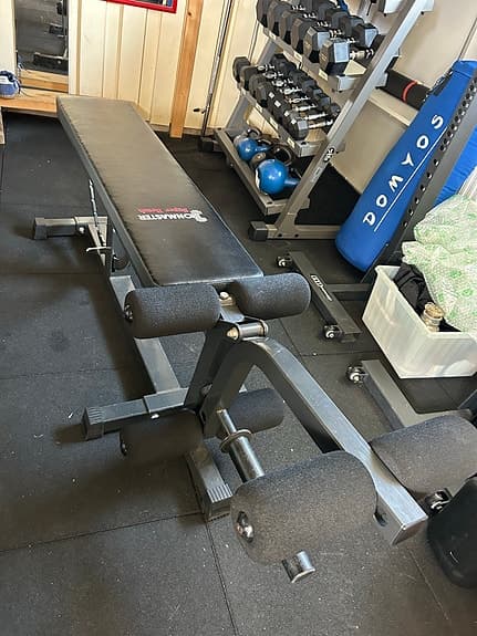 Komplett hemmagym - Ironmaster bänk, ställning & 102,5 kg vikter