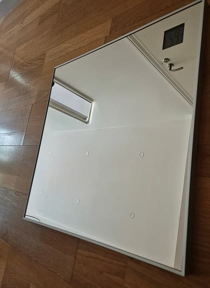 Spegel med display 60x60