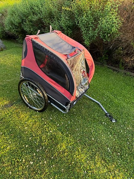 Röd cykelvagn