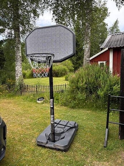 Flyttbar basketställning med korg