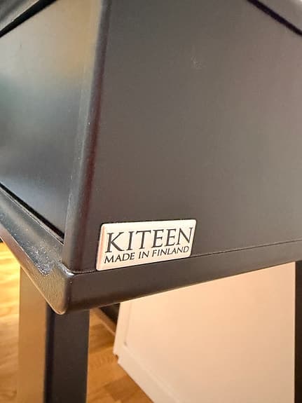 Kolo skrivbord svart från Kiteen huonekalutehdas
