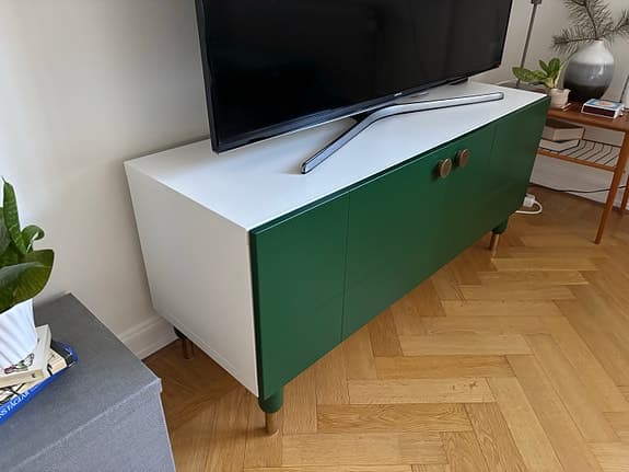 Super front TV-möbel i fint skick.