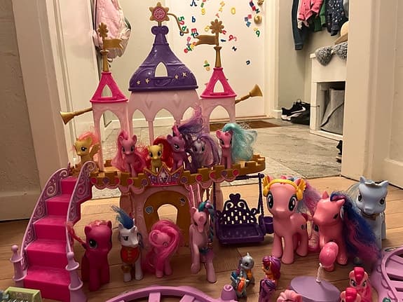 My Little Pony slott med tågbaneset och figurer
