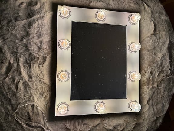 Sminkspegel med belysning 55x45 cm, Northlight