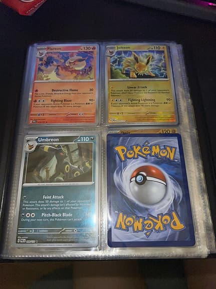 Pokemon kort, från olika packs