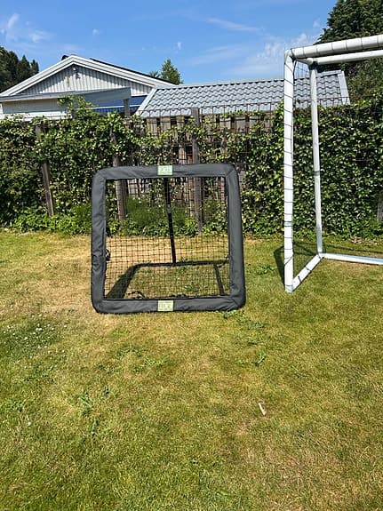 Fotbollsmål och rebounder nät