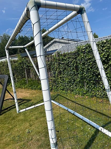 Fotbollsmål och rebounder nät