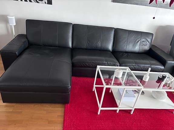 Kivik svart skinn soffa från IKEA.