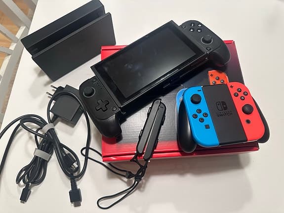 Nintendo Switch spelkonsol V2 HAC-001(-01) + Mars gaming handkontroll.