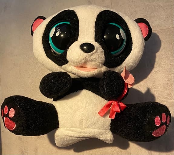 Interaktiv Yoyo Panda – rörlig mjukis