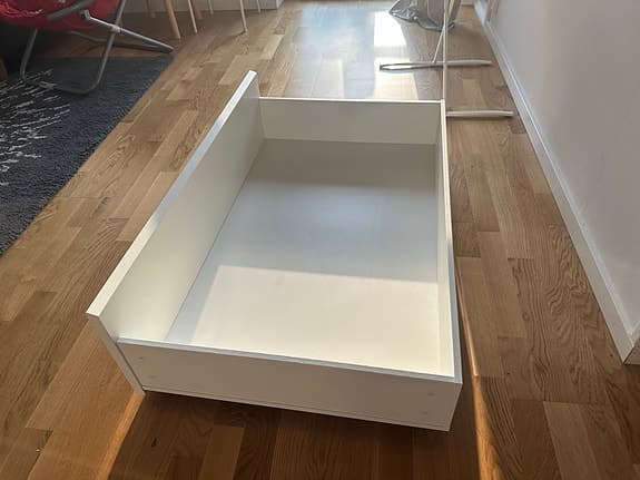 2 st IKEA vit förvaringslådor på hjul ’Malm’