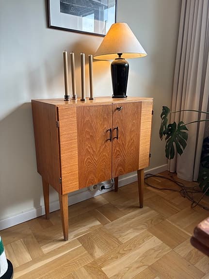 Skåp i teak