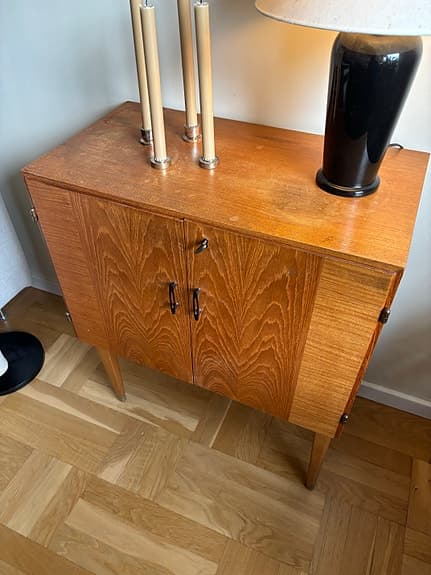 Skåp i teak