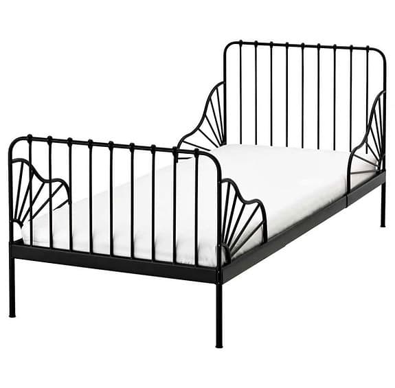 IKEA utdragbar juniorsäng svart metall inkl madrass