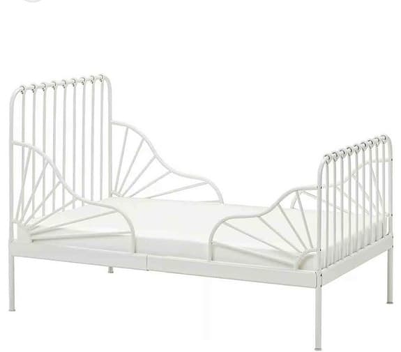 IKEA utdragbar juniorsäng vit metall inkl madrass