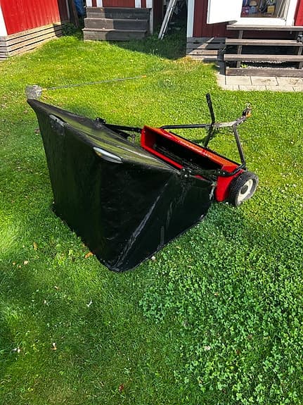 Sweeper XL gräsklipp-/lövuppsamlare för åkgräsklippare