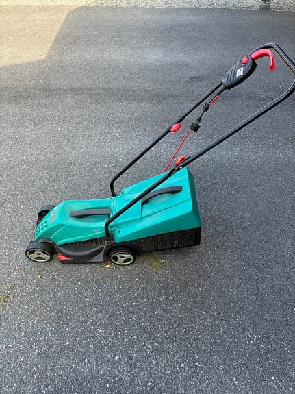 Bosch ARM 32 elektrisk gräsklippare grön