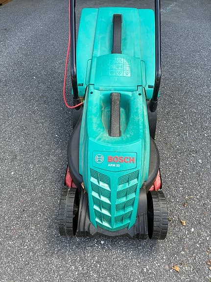 Bosch ARM 32 elektrisk gräsklippare grön