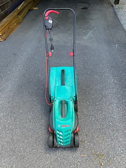 Bosch ARM 32 elektrisk gräsklippare grön