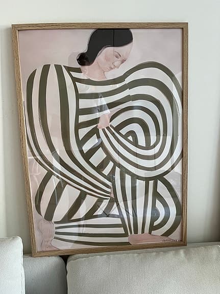 2 st Sofia Lind posters med tillhörande ramar i ljust trä