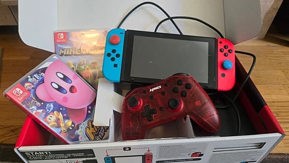 Nintendo Switch – Mycket fint skick, knappt använd + spel och handkontroll