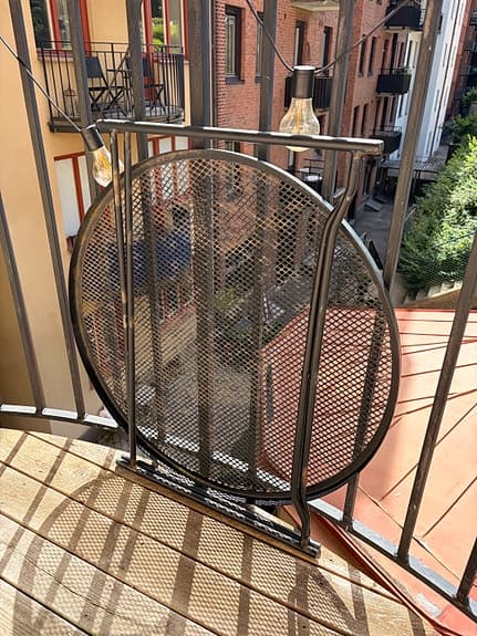 Fällbart svart balkongbord i metall